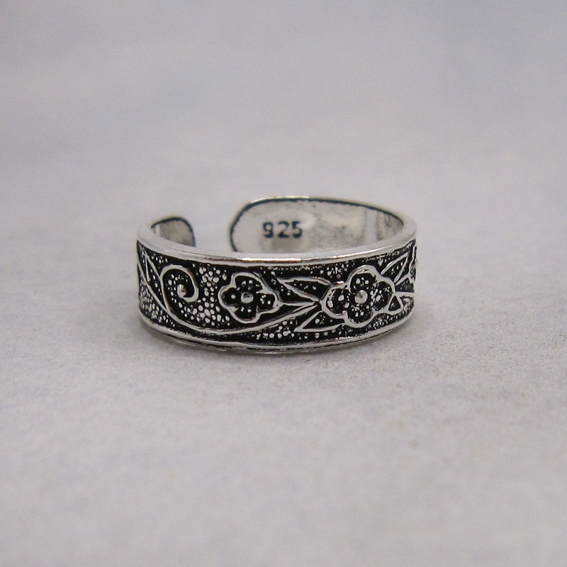 sterling silver oxidized flower toe ring